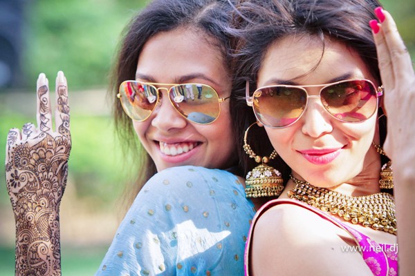 A woman in a green dress is surrounded by henna's photo – Free Henna Image  on Unsplash