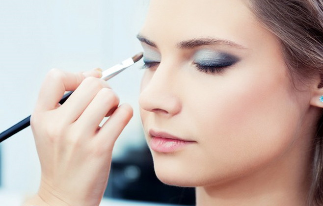 Applying Eye shadow