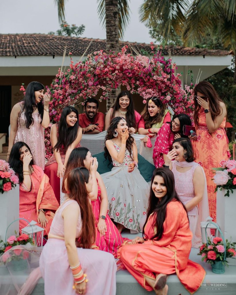 Crazy & Beautiful Poses That You Take Inspiration For Your Wedding Shoot