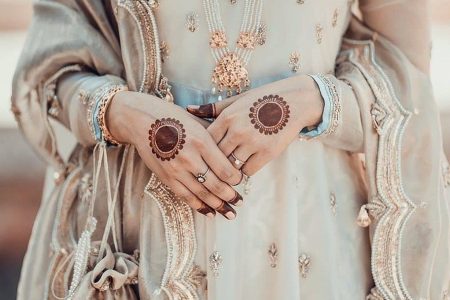 Simple Mehndi Designs For Minimalist Brides