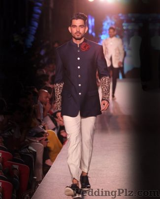 indo western dresses for mens by manish malhotra